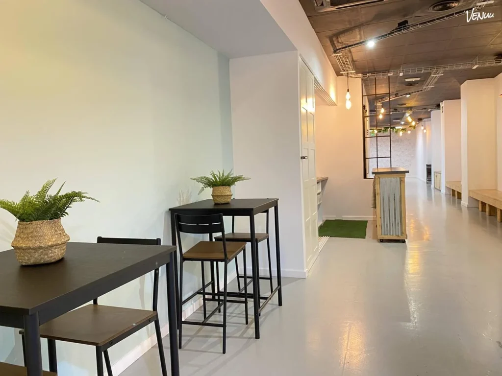 Espacio Hoku en Valencia, sala moderna y versátil para reuniones corporativas y eventos empresariales