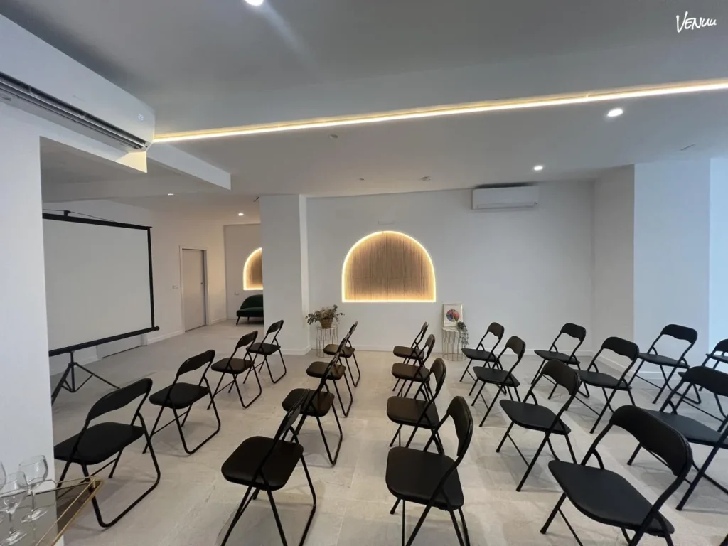 Espacio versátil en Valencia para reuniones corporativas y talleres empresariales
